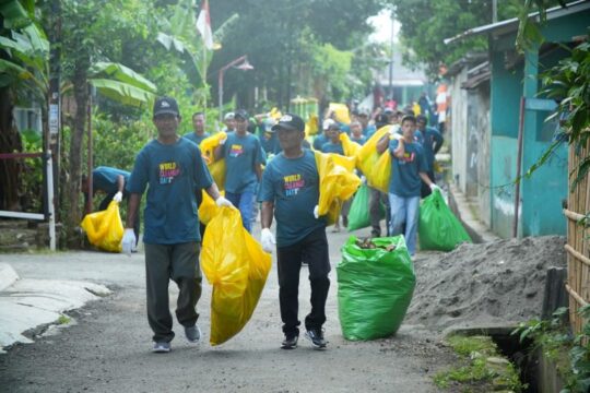 Kilang Cilacap dan Warga Donan Gelar Aksi Bersih Lingkungan untuk Peringatan WCD 2025