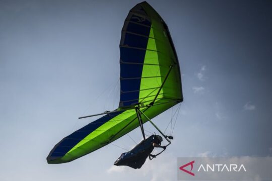 Aksi Menegangkan Atlet Gantole di Kejuaraan Layang Gantung Piala Telomoyo IX 2025