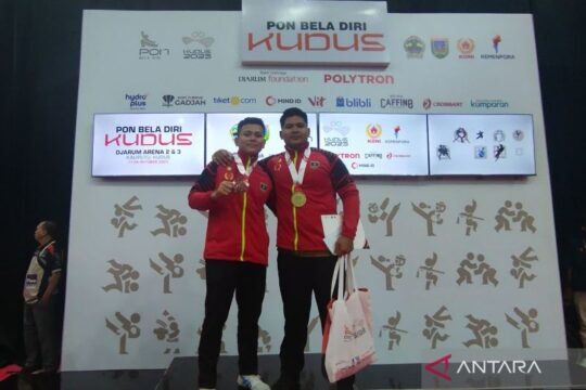 Kakak Beradik Persembahkan Dua Emas untuk Sumbar di PON Bela Diri