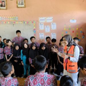 Semen Gresik Ajak Siswa SDN Kawidono Rembang Semangat Belajar dalam Program SG Goes To School