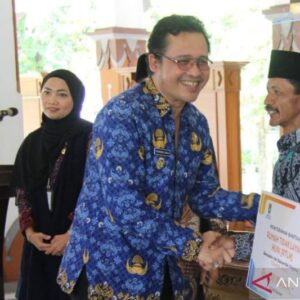 Bupati Magelang Serahkan Bantuan Peningkatan Kualitas RTLH untuk Warga