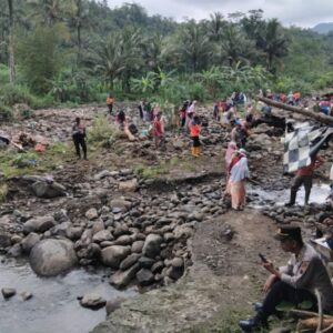Penanganan Darurat Longsor di Desa Panusupan oleh BPBD Purbalingga