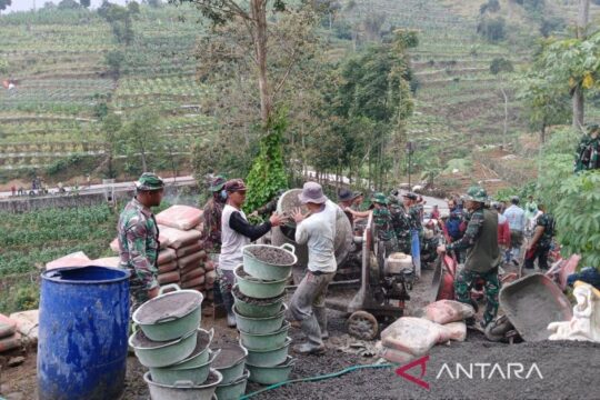 Jalan Beton TMMD di Lereng Sumbing: Solusi bagi Masyarakat