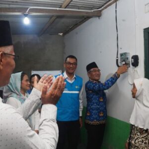 Kebahagiaan Nenek Partinah Dengan Sambungan Listrik Gratis dari Pemerintah