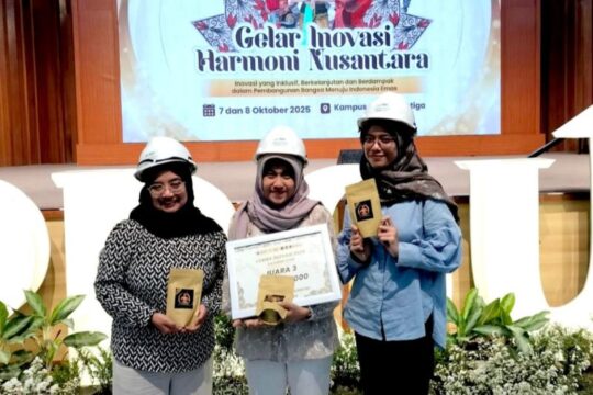 Tim UMS Raih Juara 3 di Kompetisi INOVATALK