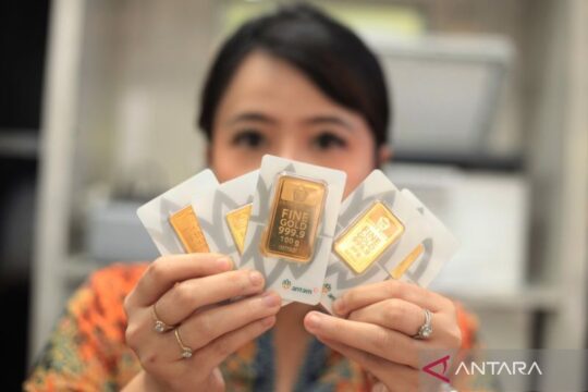 Harga Emas Antam Turun Hari Ini: Update Terkini