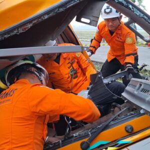 Evakuasi Sopir Truk Terguling di Purbalingga: Tim Gabungan Berhasil Selamatkan Korban