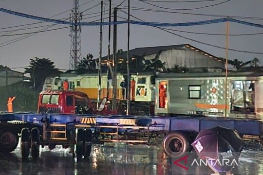 Kecelakaan KA Harina di Semarang: Rangkaian Kereta Ditarik ke Stasiun Tawang