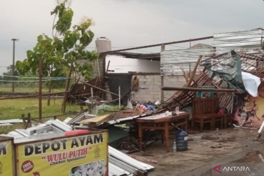 Angin Kencang Menghancurkan Rumah dan Kandang di Sentra Pertanian Klaten