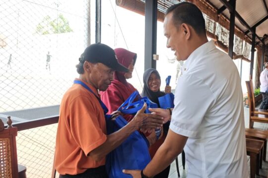 Lapas Semarang Salurkan Bansos untuk Keluarga 20 Narapidana