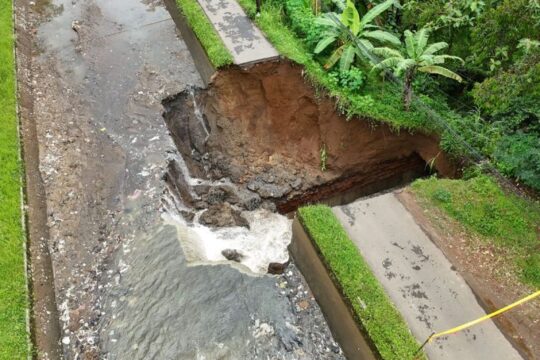 Penanganan Tanggul Irigasi Jebol di Desa Ampelsari oleh BPBD Banjarnegara