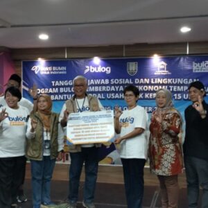 Bulog Salurkan Bantuan Modal Usaha untuk 15 UMKM di Semarang