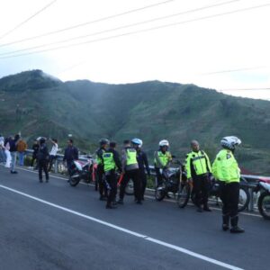 Kapolres Wonosobo Pantau Tanjakan Dieng untuk Kelancaran Lalu Lintas