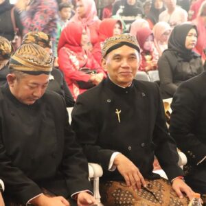 Ketua DPRD Jateng Sumanto Ajak Masyarakat Teladani Nilai Positif dalam Lakon Wayang Kulit