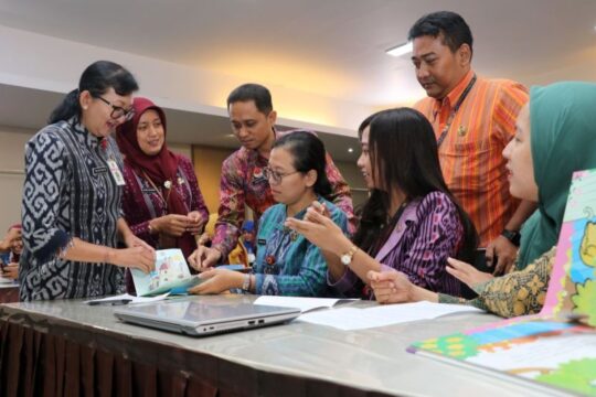 Buku Pop-up Berbasis QR Code: Meningkatkan Literasi dan Numerasi di Semarang