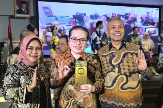 UMS Meraih Penghargaan Perguruan Tinggi Penerima Insentif Terbanyak di PKM Award 2025