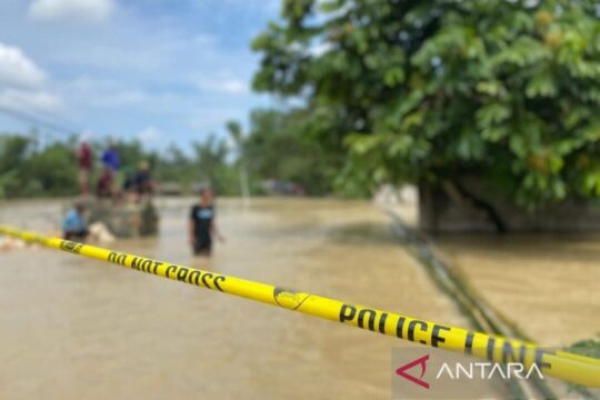 Jalan Nasional Blora-Cepu Terendam Banjir: Dampak dan Reaksi Pemilik Ruko