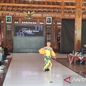Anak-anak SLB Berpartisipasi dalam Fashion Show di Solo