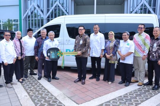 UIN Walisongo Menerima Hibah Mobil Hiace dari BSI