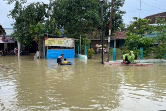 Banjir Bandang Rendam Desa Ketitang Wetan Pati Akibat Tanggul Jebol