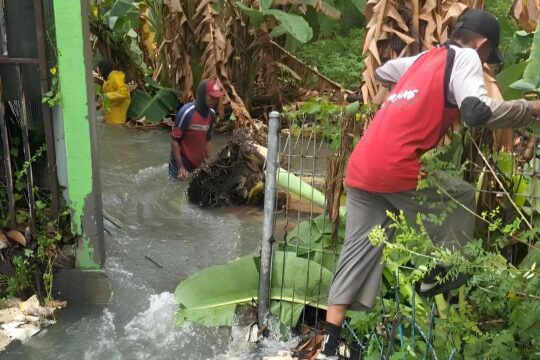 Pembersihan Saluran Air oleh Pemkot Semarang untuk Cegah Banjir