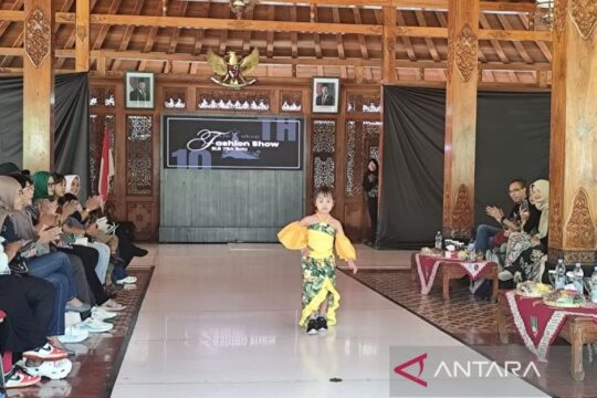 Anak-anak SLB Memukau di Fashion Show Solo