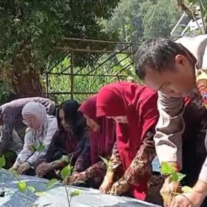 PLN Peduli Dukung Kemandirian Perempuan di Desa Linggoasri Kajen