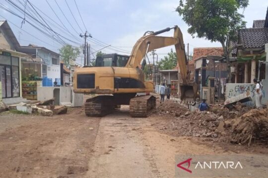 Revitalisasi Jalan Trotoar dan Drainase Pemkab Batang Senilai Rp1,4 Miliar