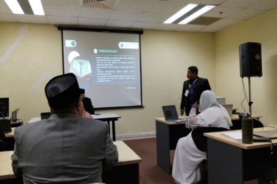 Mahasiswa S3 UMS Berperan Sebagai Pemakalah di Seminar Internasional Brunei