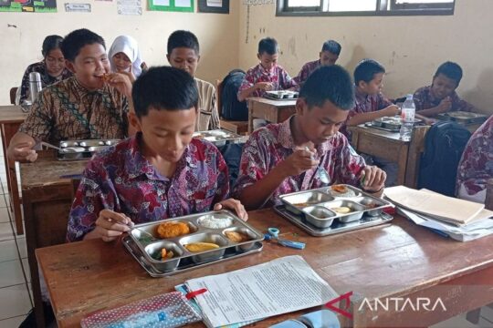 Kebahagiaan Anak Bobotsari Melalui Program Makan Bergizi Gratis
