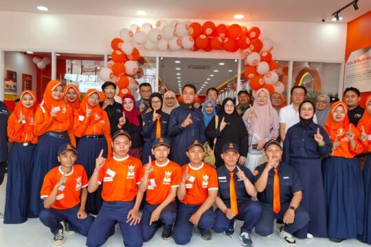 Almaz Fried Chicken Resmi Buka di Semarang