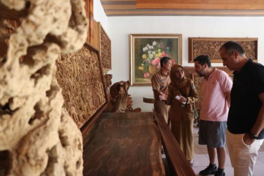 Investor Spanyol Tinjau Kesempatan di Industri Mebel Jepara