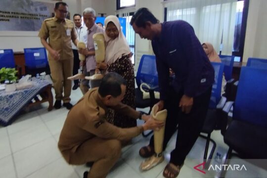 Pemkab Kudus Serahkan 27 Kaki Palsu untuk Penyandang Disabilitas