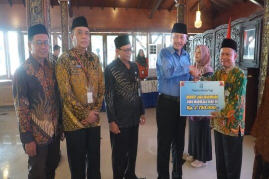 Kenaikan Insentif Guru Madrasah, TPQ, dan Pesantren di Tegal Menjadi Rp2,2 Juta