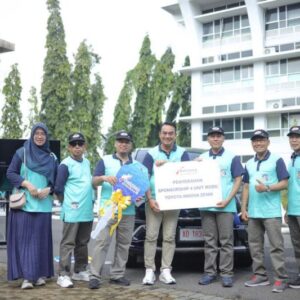 UMS Terima Empat Unit Mobil dari Bank Jateng Syariah untuk Operasional Kampus