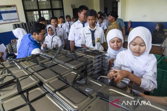 BGN Tekankan Pentingnya Standar Higienis Ompreng MBG dengan Stainless Steel 304