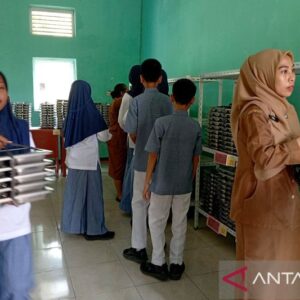 Keceriaan Program Makan Bergizi Gratis di SMPN 2 Maos