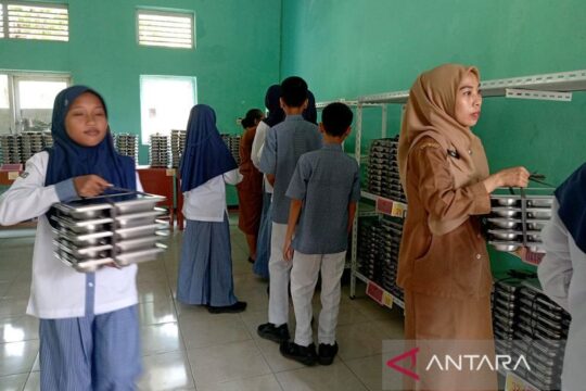 Keceriaan Program Makan Bergizi Gratis di SMPN 2 Maos