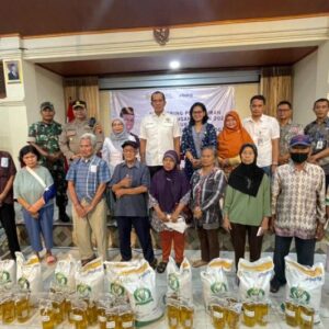 Bulog Surakarta Salurkan Bantuan Pangan Beras dan Minyak di Solo Raya