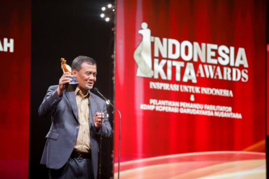 Pemprov Jateng Raih Penghargaan Pioneer of Economic Empowerment di Indonesia Kita Award