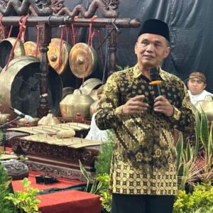 Pentas Wayang Kulit 30 Jam oleh Ketua DPRD Jateng