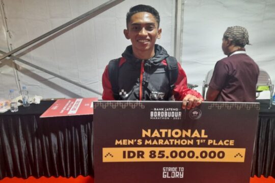 Nofeldi dan Dwi Tiansi Menjadi Juara di Bank Jateng Borobudur Marathon 2025