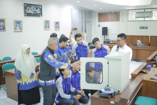 Teknik Elektro UMS Terima Bantuan RTU dari PLN untuk Meningkatkan Praktikum Digital