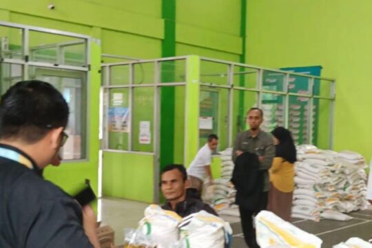 Bantuan Pangan Beras dan Minyak dari Bulog Banyumas untuk 586.951 Penerima