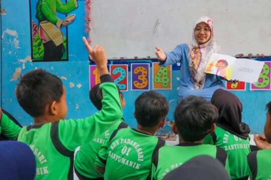 Membangun Generasi Peduli Lingkungan Melalui Membaca Bersama
