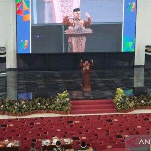 Mendikdasmen: Pentingnya Diskusi Komprehensif tentang Larangan Siswa Bawa HP di Kelas