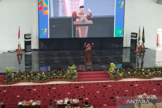 Mendikdasmen: Pentingnya Diskusi Komprehensif tentang Larangan Siswa Bawa HP di Kelas