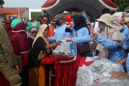 Pemkab Pati Bagikan 1.500 Paket Ikan Laut Gratis untuk Masyarakat
