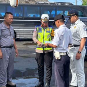 Polres Purbalingga Lakukan Ramp Check Angkutan Umum untuk Keamanan Lalu Lintas