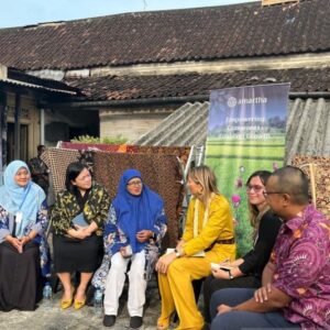 Ratu Maxima Berdialog tentang Keuangan dengan Pembatik Solo